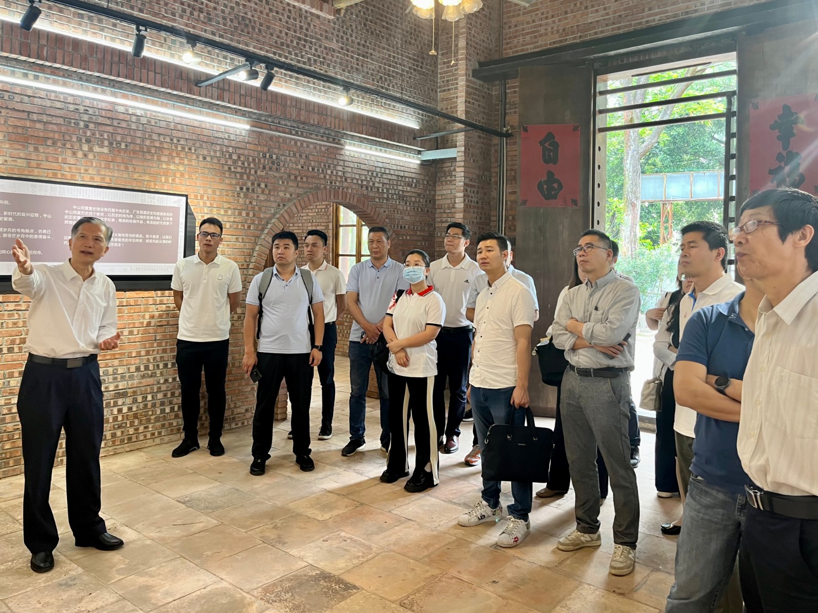 骨干盟员、新盟员到盟史馆进行多党合作主题教育.jpg