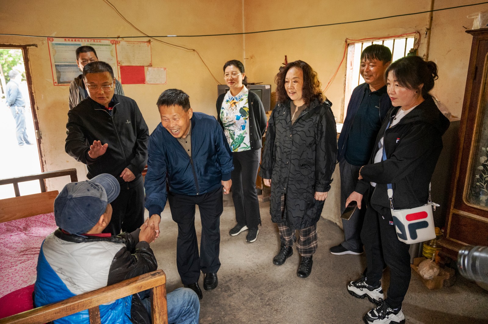 深入走访贵州六盘水困难残疾人家庭.jpg