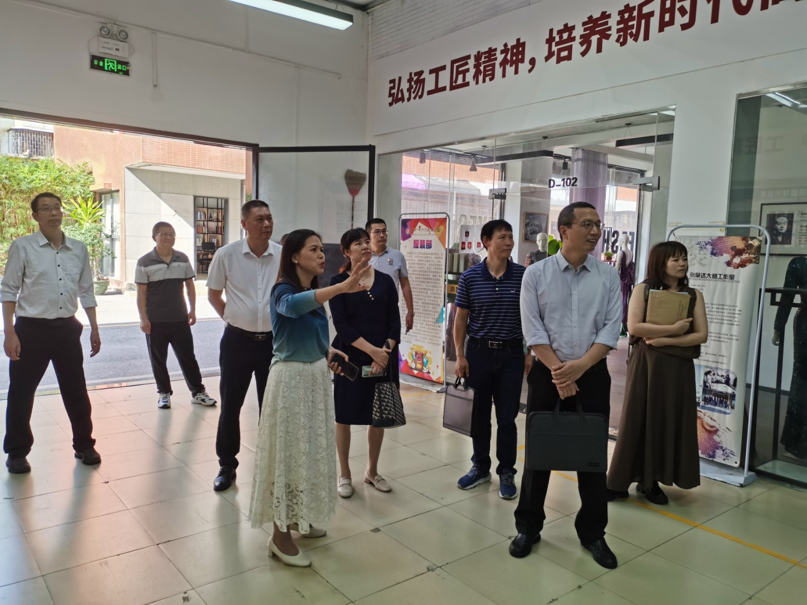 前往沙溪理工、龙山中学开展“深调研听意见”走访活动.jpg