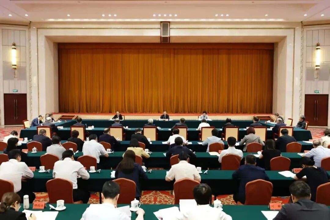 座谈会.jpg