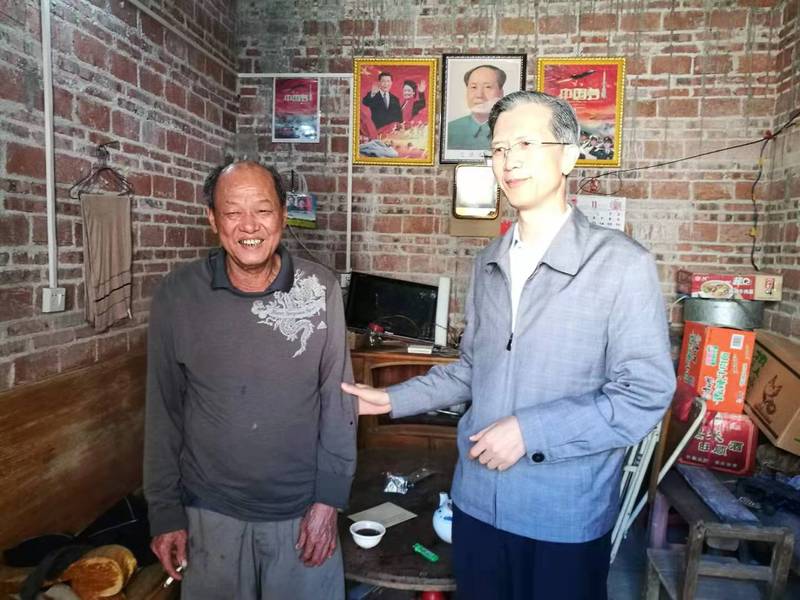 2019年11月19日，民盟中山市委会专职副主委段亚平率队赴肇庆市怀集县诗洞镇保安村慰问贫困户－1交流座谈会.jpg