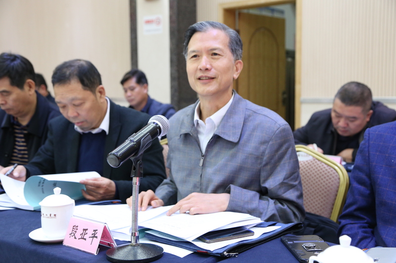 2019年12月20日，民盟广东省委在广州珠江宾馆召开2019年参政党理论研讨会，民盟市委会段亚平专职副主委携文参会并应邀在会上作经验介绍。.JPG